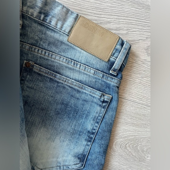 H&M light wash denim slim fit low waist - Picture 3 of 4